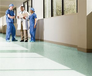 کفپوش آنتی باکتریال بیمارستانی رولی ارگ پوشش در راهرو بیمارستان امام کرج